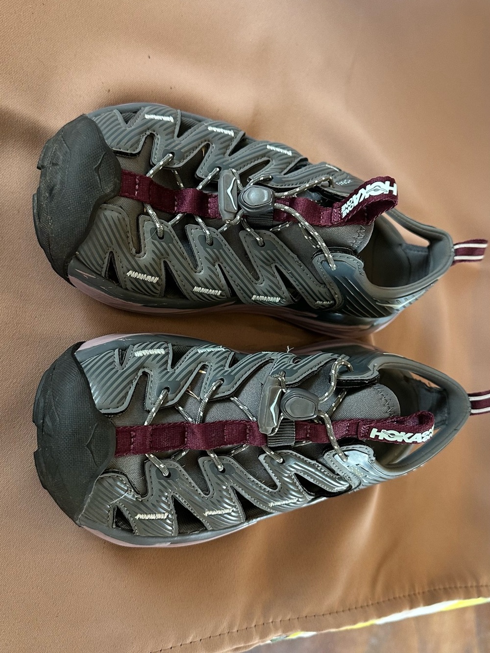 Hoka Kids Sandal Sneakers in Gray and Burgundy